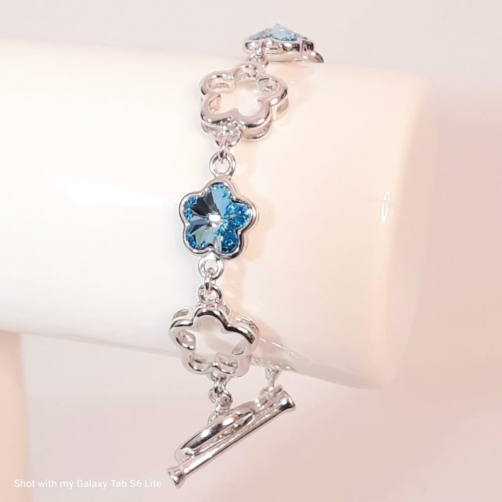 💎Dainty Flower Bracelet Silver Tone Chains And Aqua Blue Rhinestone Toggle Clasp